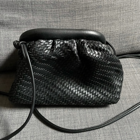 Pouch bag ⛅️ Similar to Bottega Veneta famous bag - Picture 1 of 4